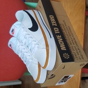 Authentic Nike Court Legacy WOMENS 8
